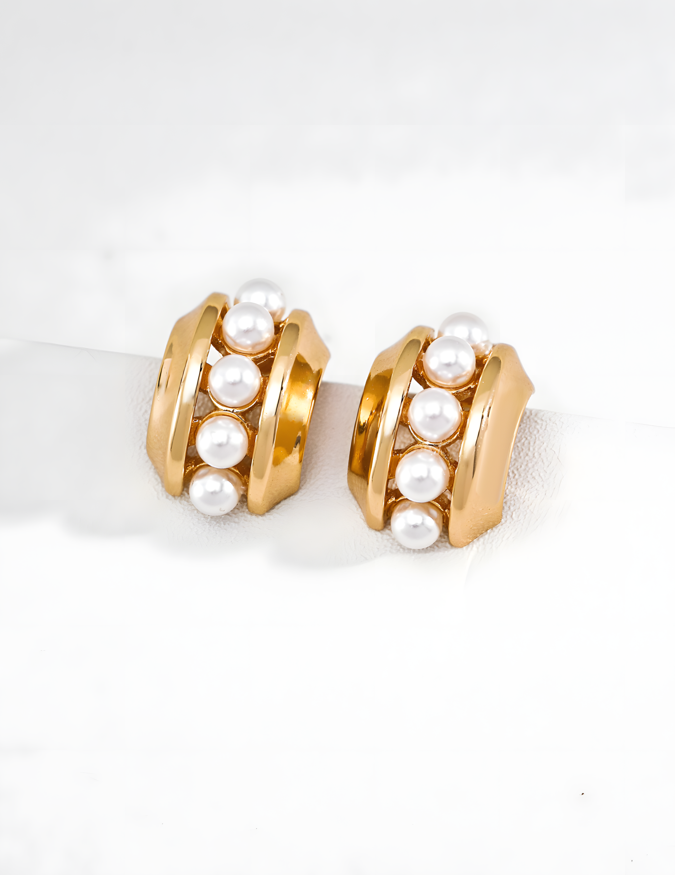 SENLORE Fashion Shell Pearl Earrings – Detail Close-up