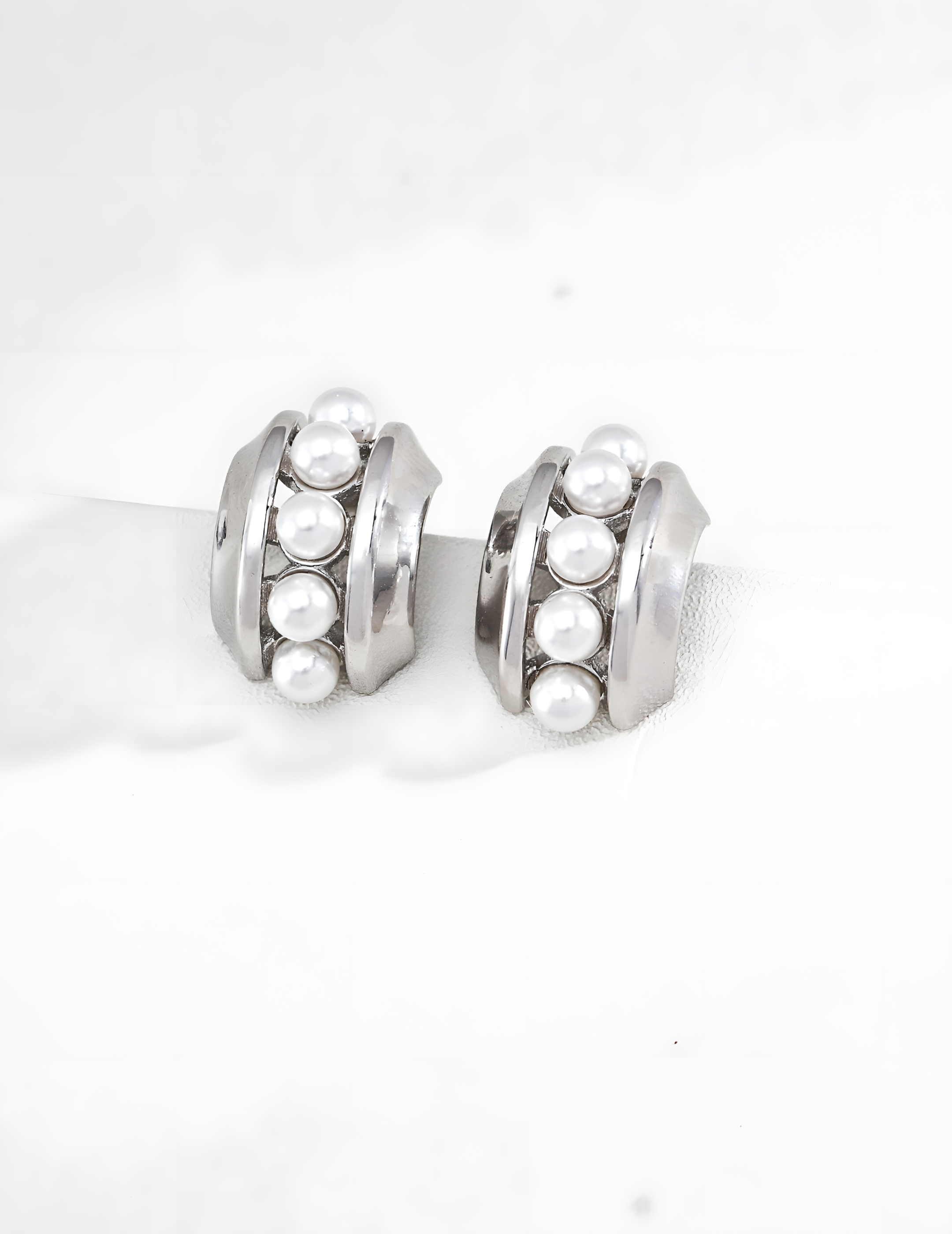 SENLORE Fashion Shell Pearl Earrings – Side View