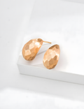 SENLORE Design Sense Minimalist Earrings – Detail Close-up