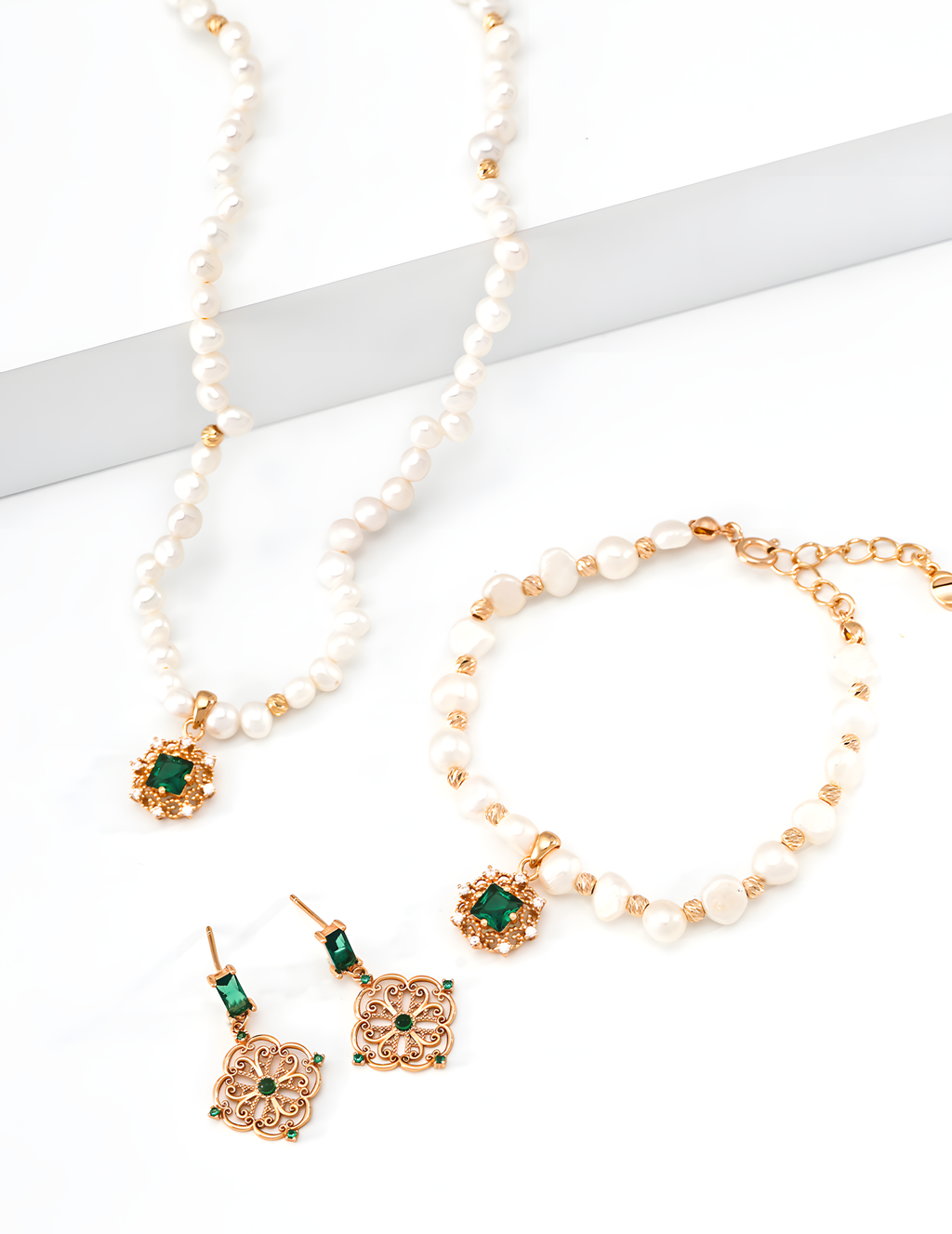 SENLORE Vintage Court Zircon Earrings – Front View