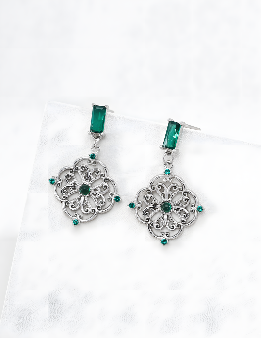 SENLORE Vintage Court Zircon Earrings – Side View