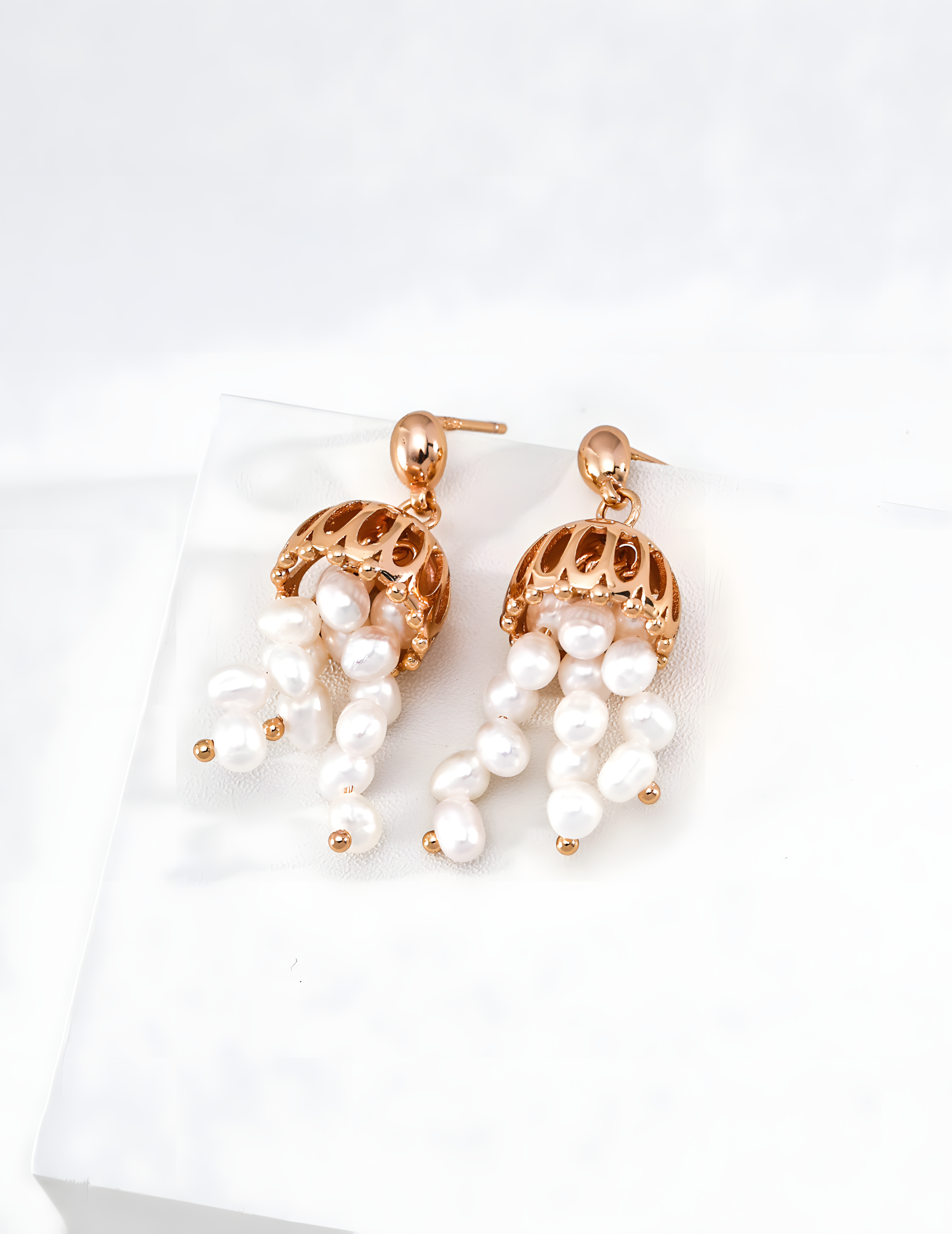 SENLORE Vintage Wind Chime Tassel Earrings – Detail Close-up