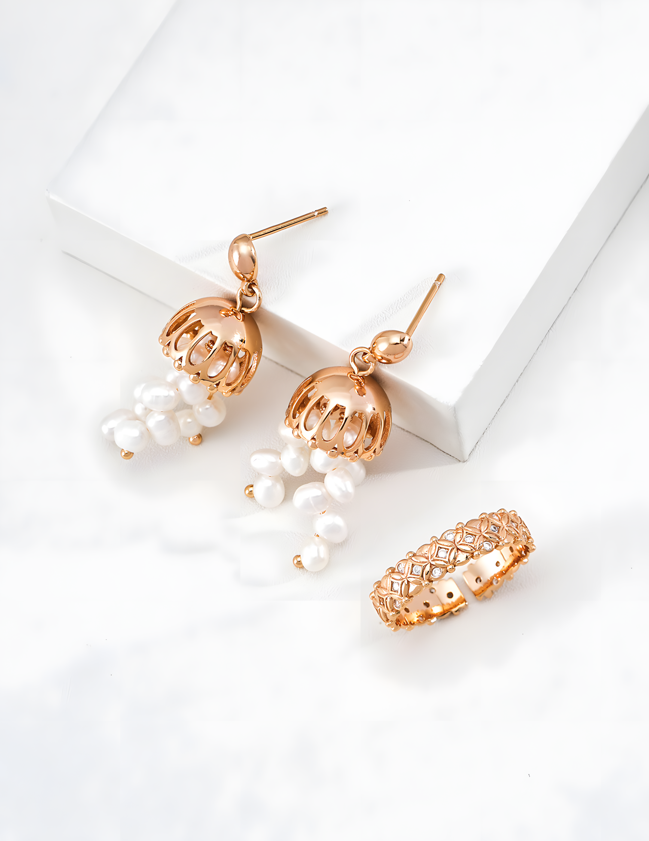 SENLORE Vintage Wind Chime Tassel Earrings – Side View