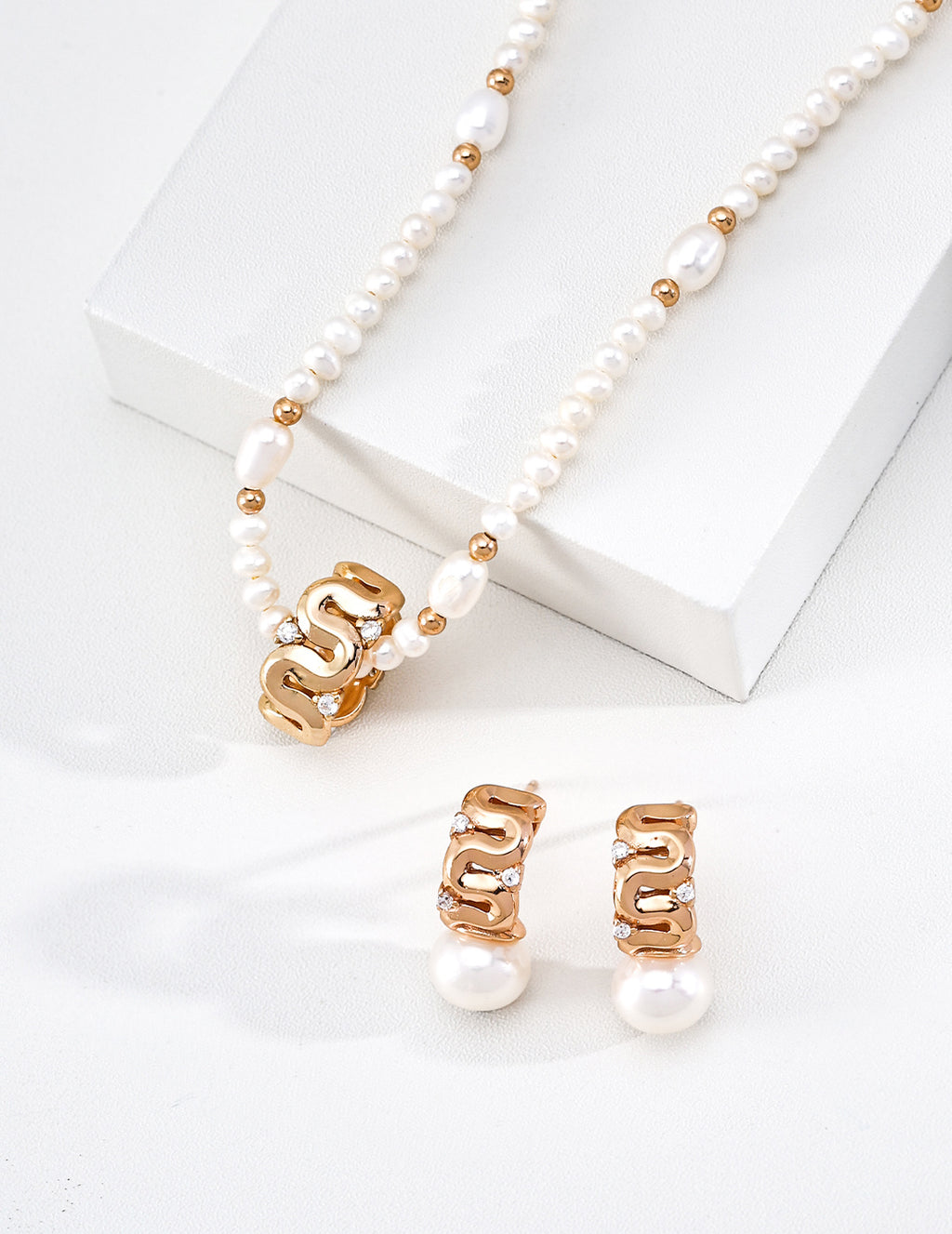 Geometric Zircon Pearl Earrings