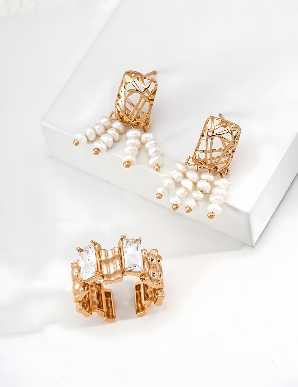 SENLORE Pearl Tassel Earrings – Lifestyle Shot