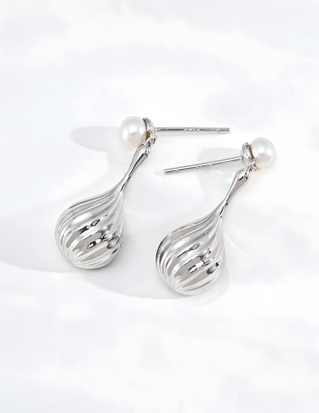 SENLORE Teardrop Pearl Earrings – Side View