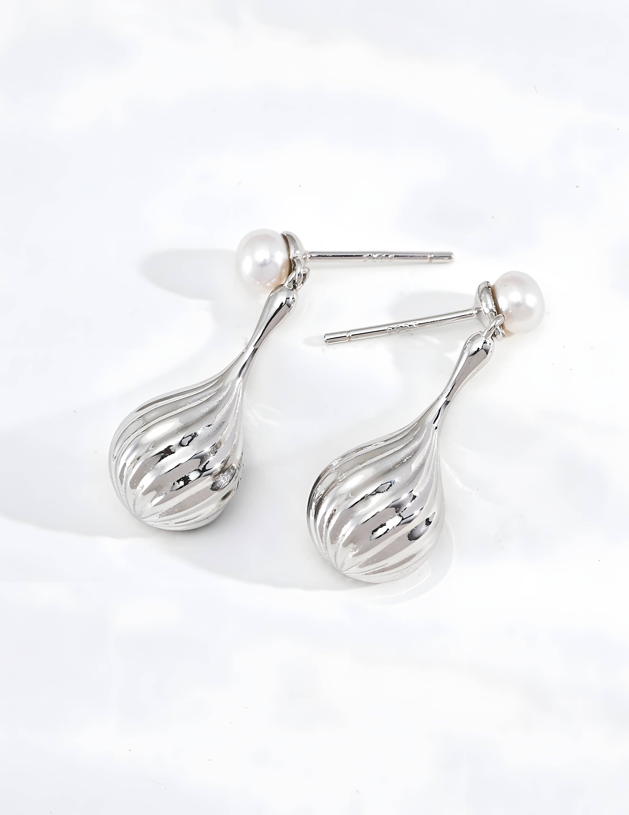 SENLORE Teardrop Pearl Earrings – Side View