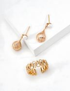 SENLORE Teardrop Pearl Earrings – Lifestyle Shot