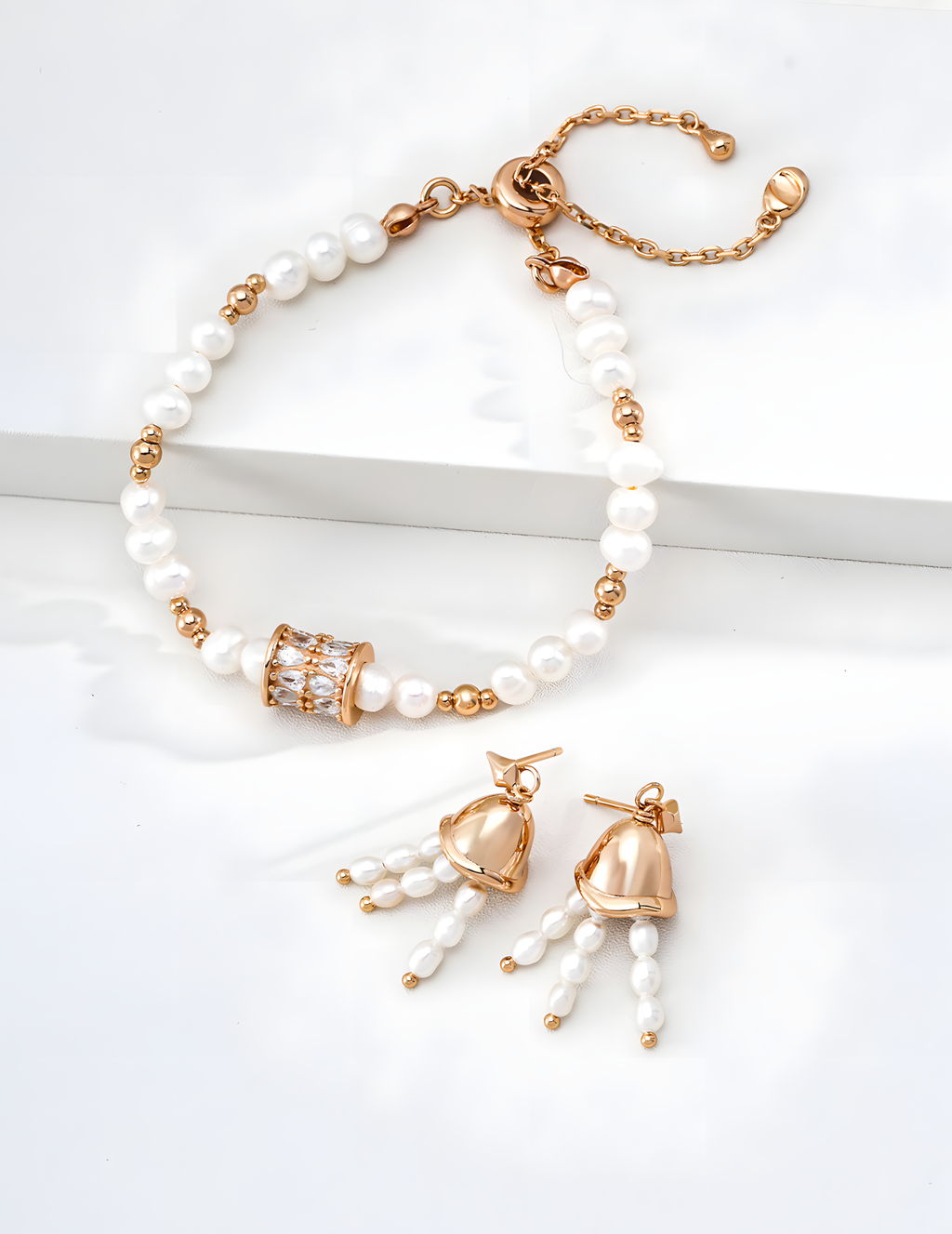 SENLORE Wind Chime Pearl Earrings – Lifestyle Shot