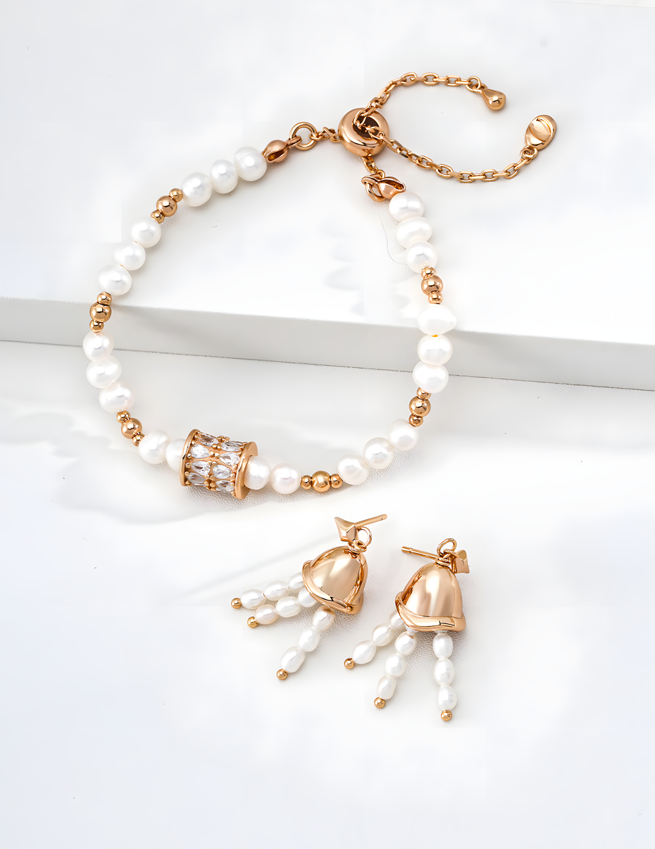 SENLORE Wind Chime Pearl Earrings – Lifestyle Shot