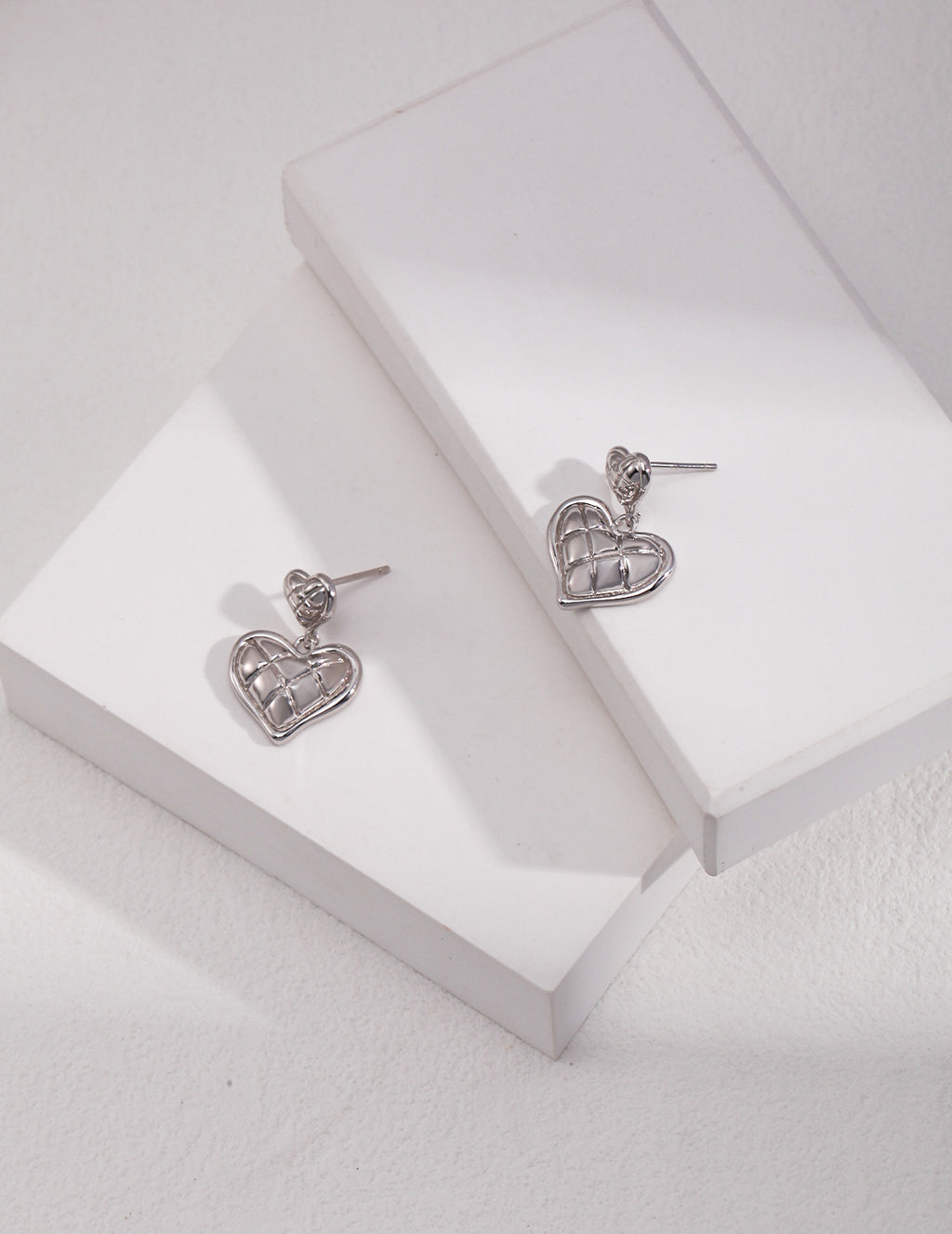 SENLORE Sterling Silver Heart Earrings – Lifestyle Shot