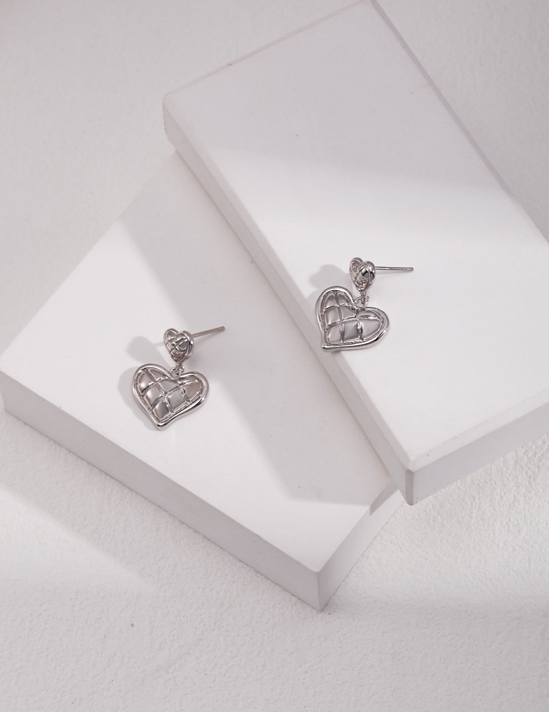SENLORE Sterling Silver Heart Earrings – Lifestyle Shot