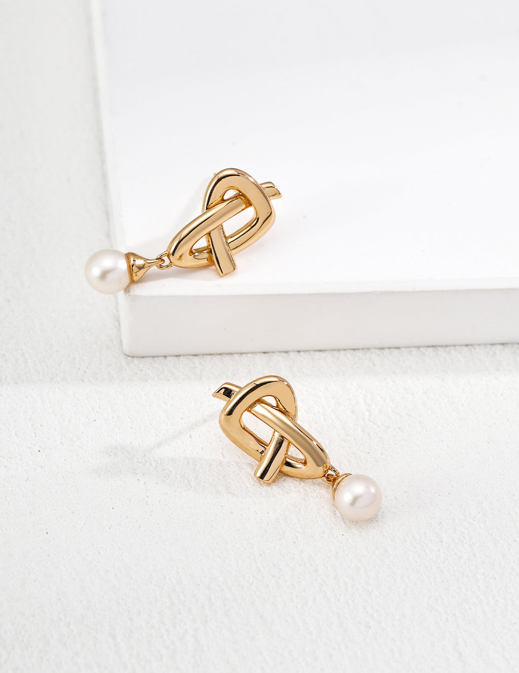 Simple Pearl Earrings — Sterling Silver, 18K Gold Vermeil, natural freshwater pearl | SENLORE