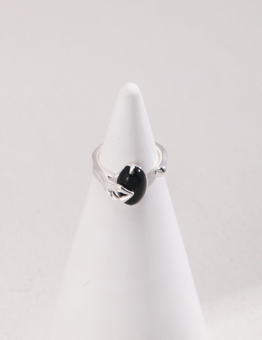 SENLORE Sterling Silver Ring – Detail Close-up