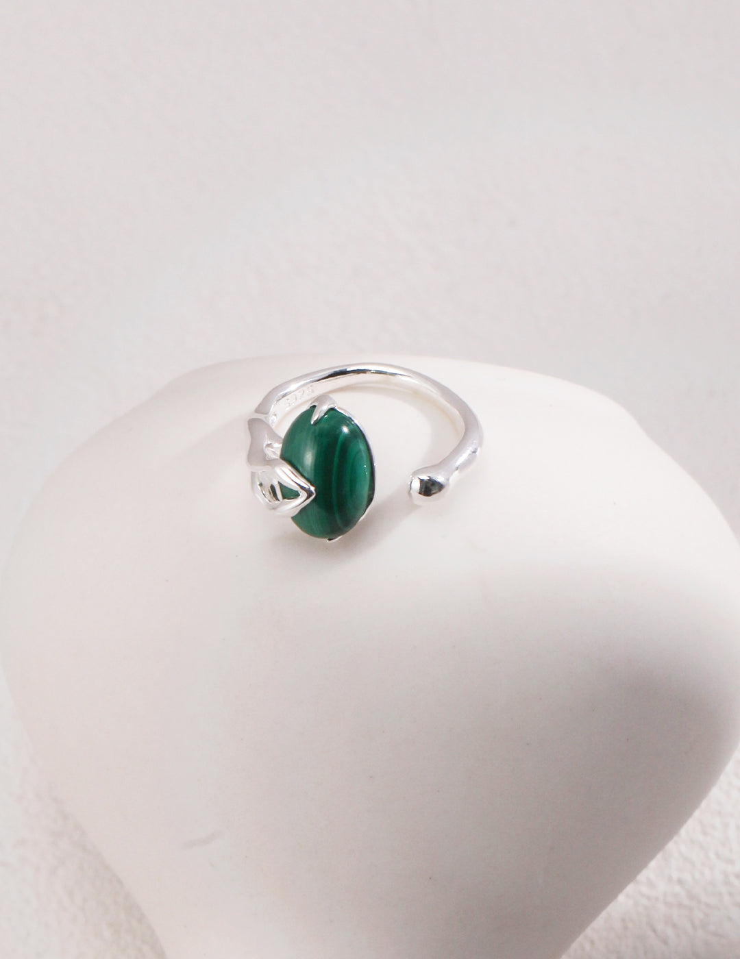 SENLORE Sterling Silver Ring – Lifestyle Shot