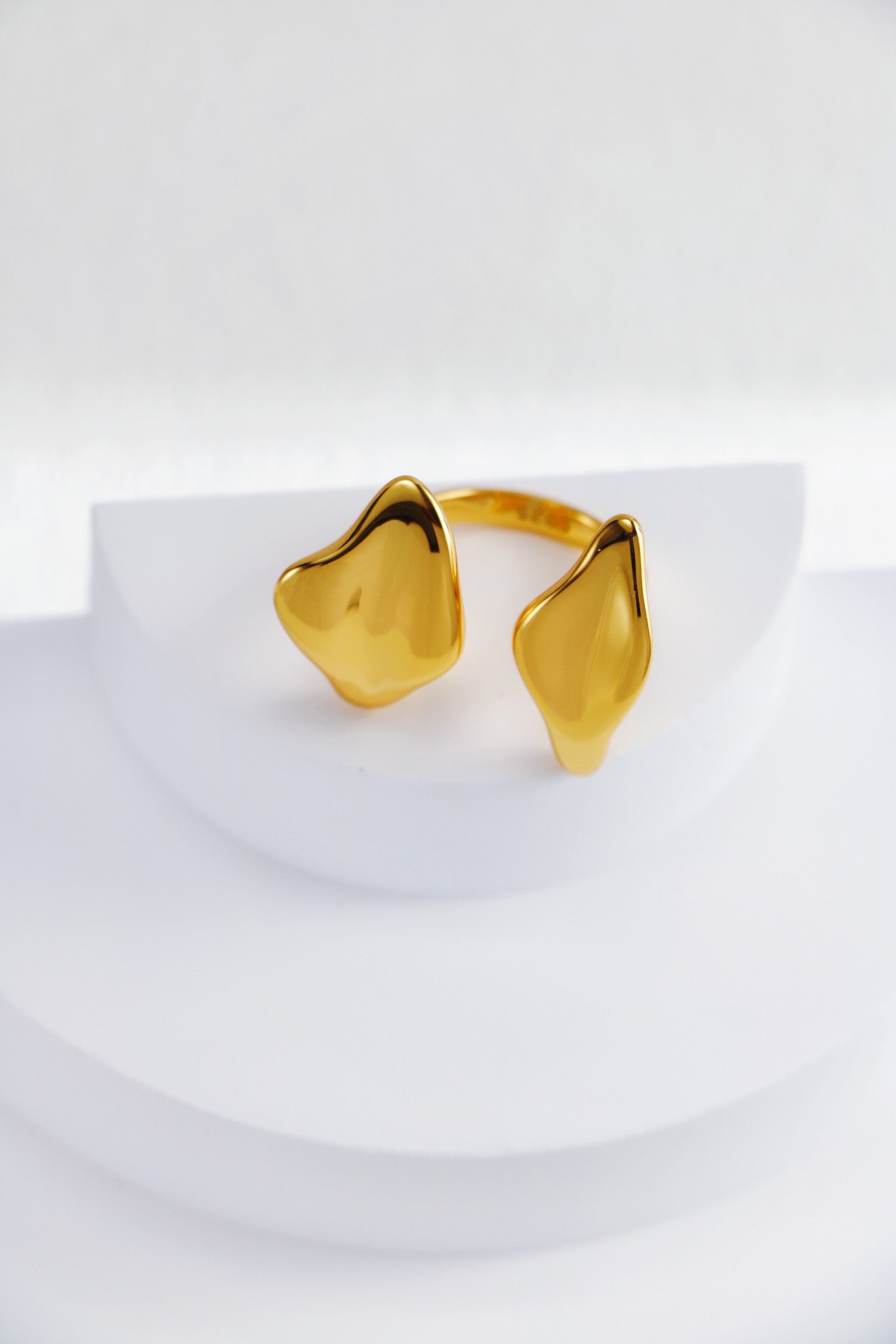 Sculptural Statement Ring — 18K Gold Vermeil & Sterling Silver | SENLORE