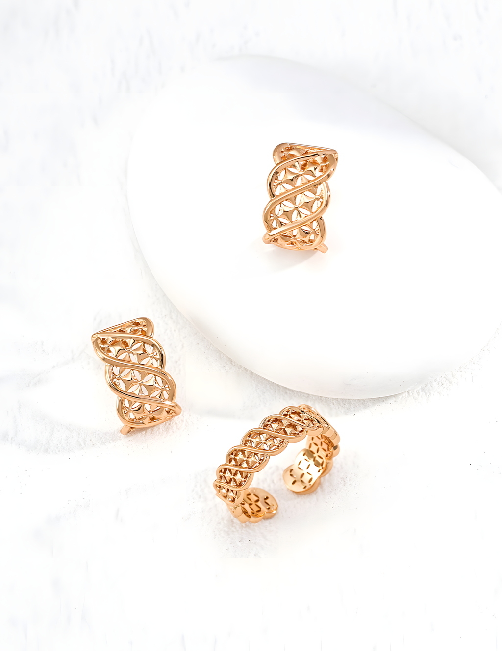 SENLORE Chinese Totem Ring – Lifestyle Shot