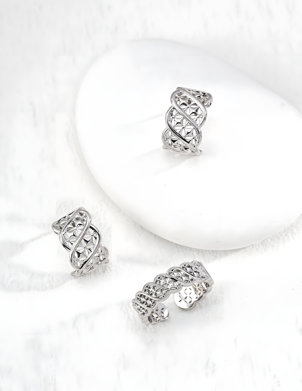 SENLORE Chinese Totem Ring – Lifestyle Shot