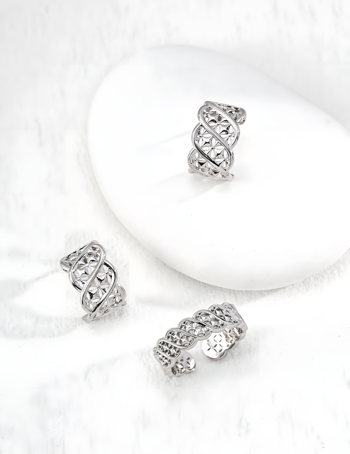 SENLORE Chinese Totem Ring – Lifestyle Shot