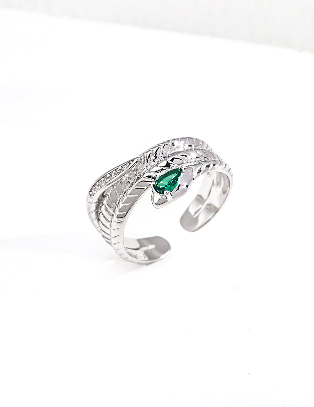 SENLORE Vintage Zircon Ring – Side View