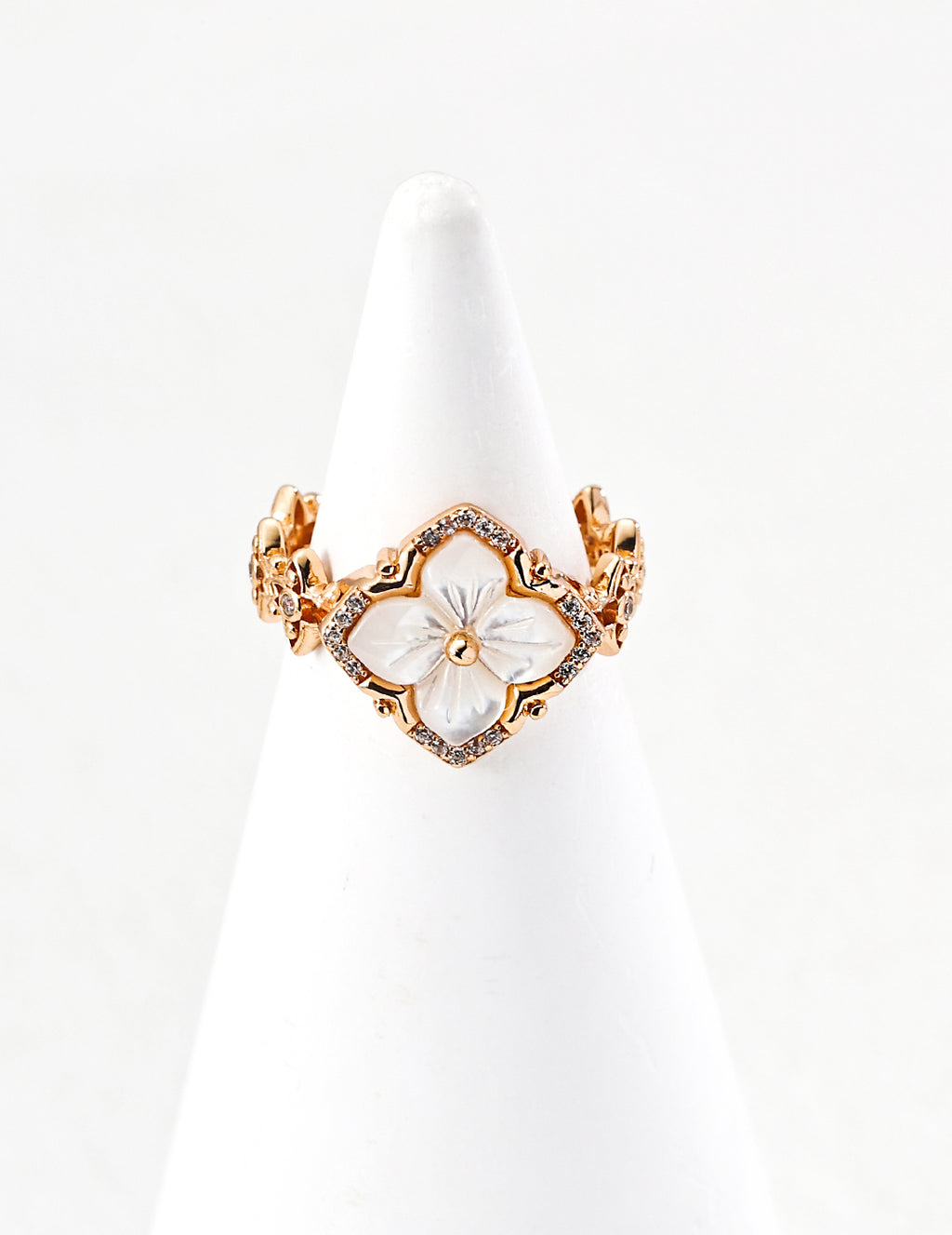 Court Four-Leaf Clover Ring — 18K Gold Vermeil, mother-of-pearl | SENLORE