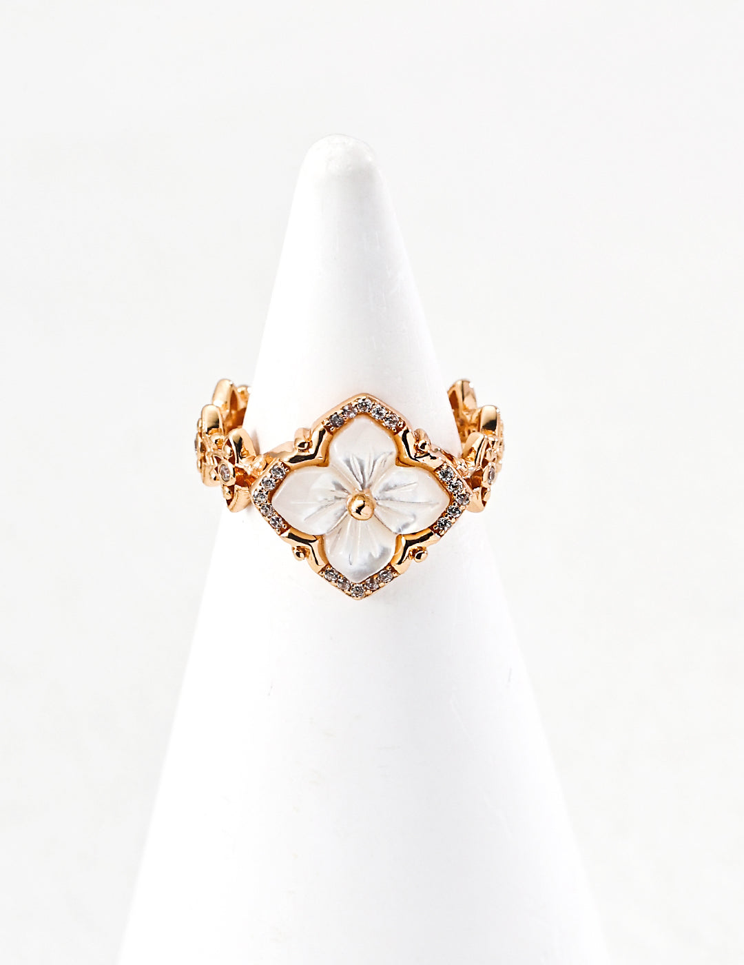 Court Four-Leaf Clover Ring — 18K Gold Vermeil, mother-of-pearl | SENLORE