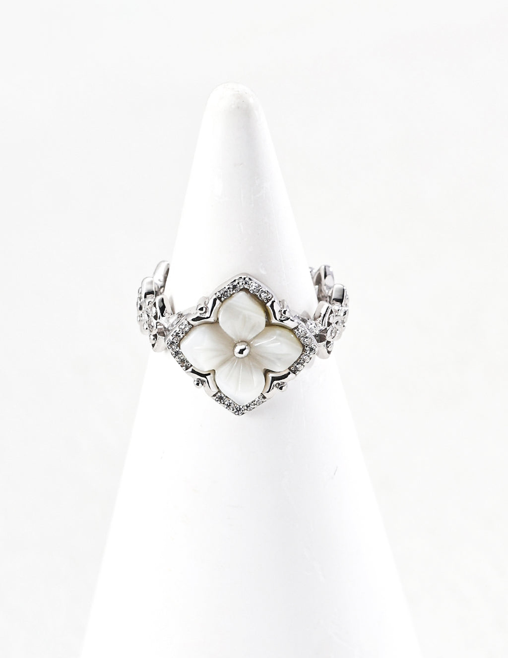 Court Four-Leaf Clover Ring — 18K Gold Vermeil, mother-of-pearl | SENLORE