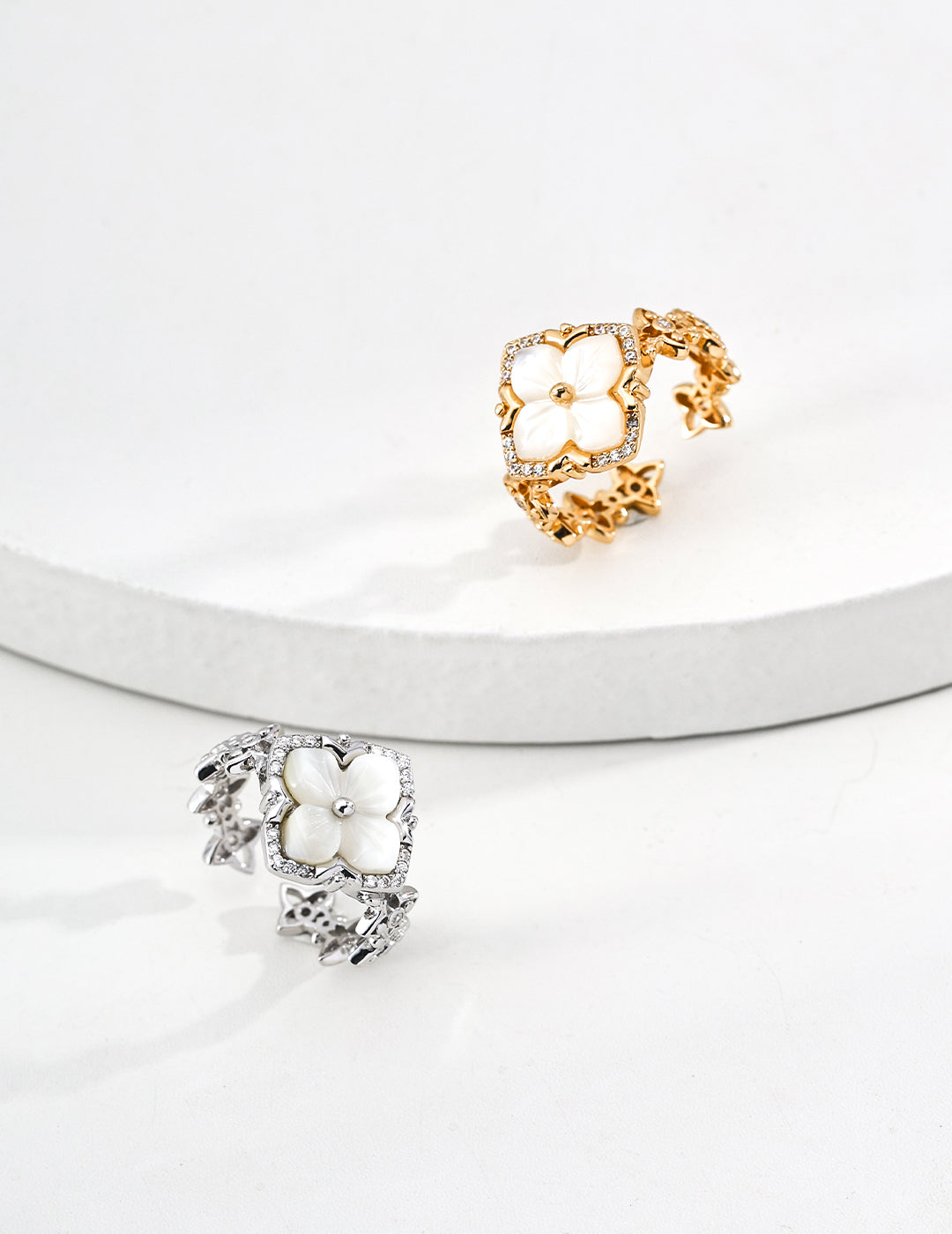 Court Four-Leaf Clover Ring — 18K Gold Vermeil, mother-of-pearl | SENLORE