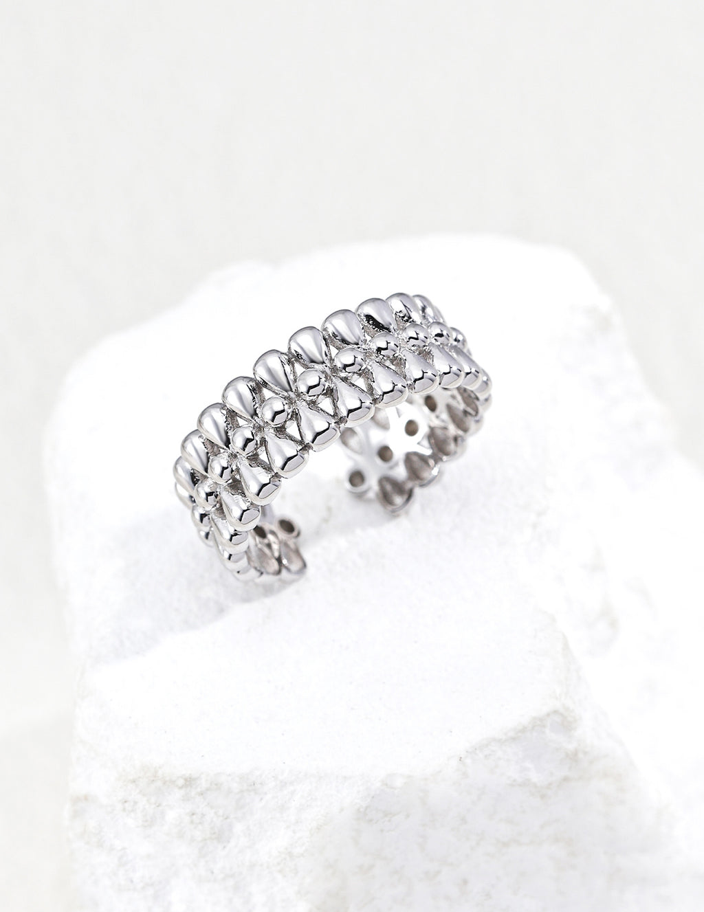 SENLORE Minimalist Sterling Silver Ring – Detail Close-up