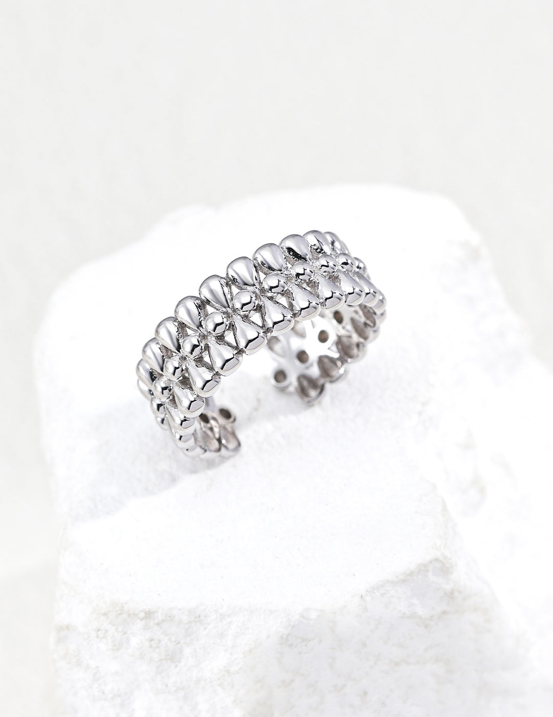 SENLORE Minimalist Sterling Silver Ring – Detail Close-up