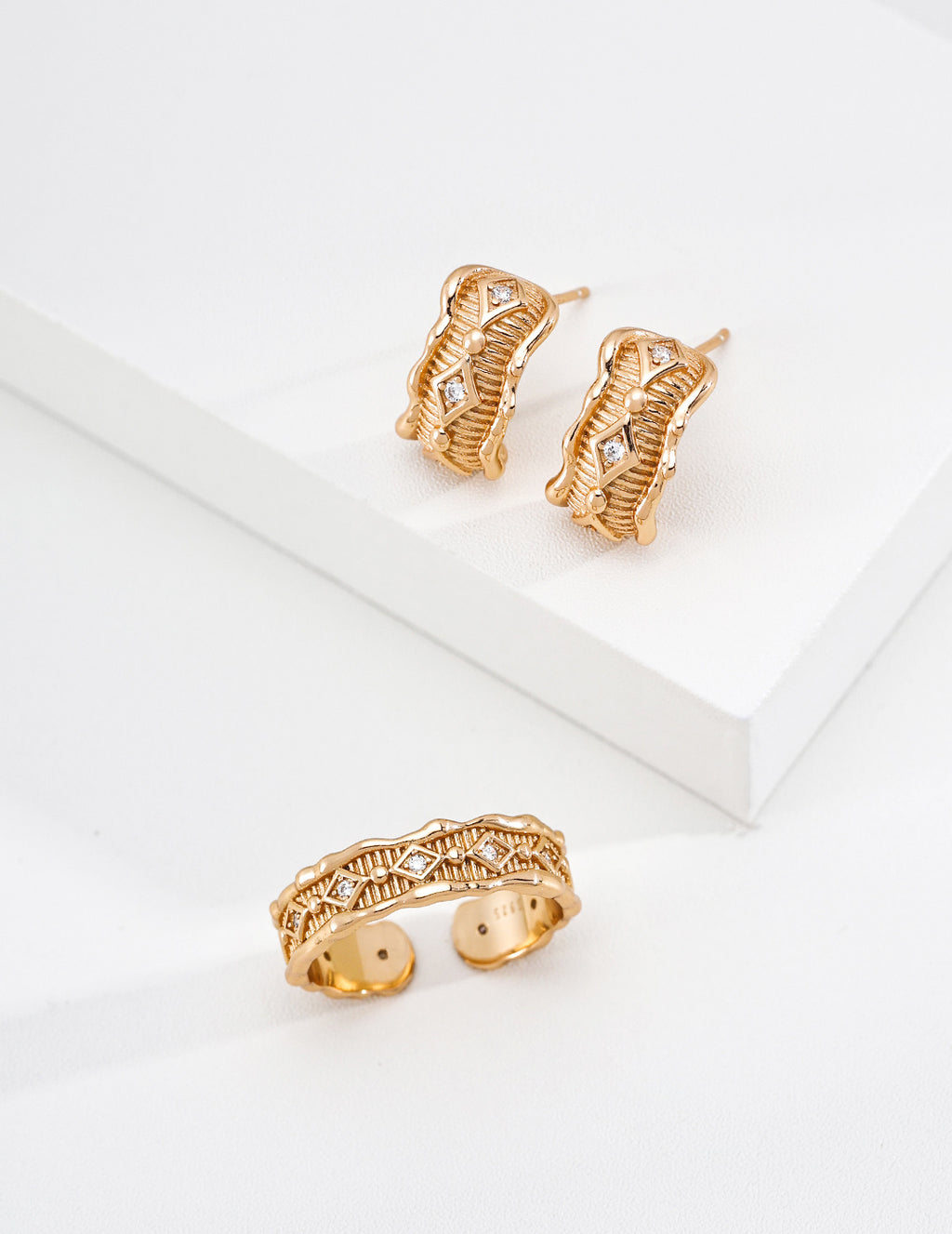 SENLORE Fluid Pearl Ring – Front View