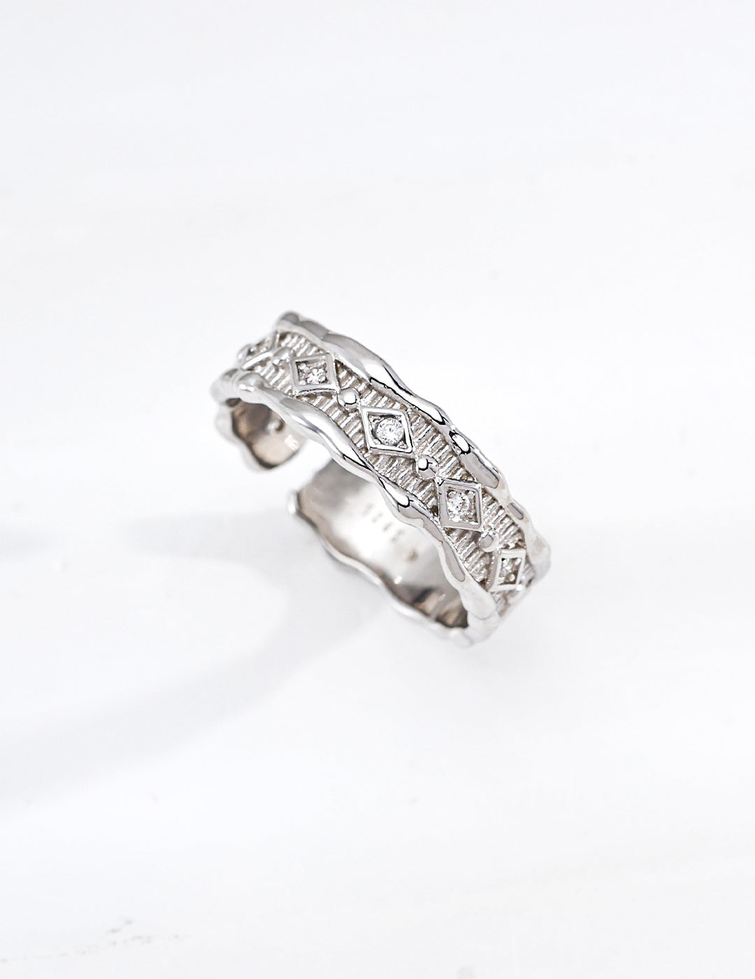 SENLORE Fluid Pearl Ring – Side View