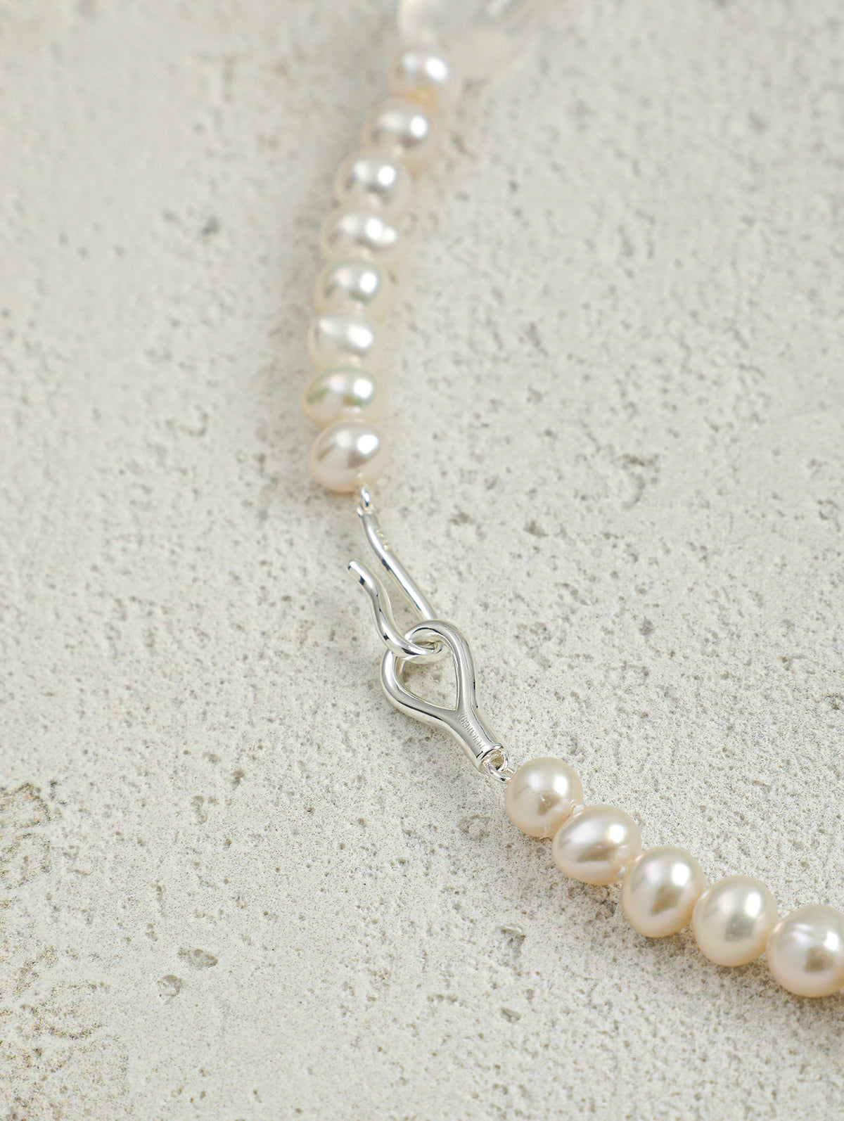SENLORE Candy-colored Crystal Pearl Necklace – Lifestyle Shot