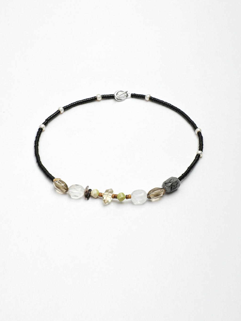 SENLORE Minimalist Black Crystal Necklace – Lifestyle Shot
