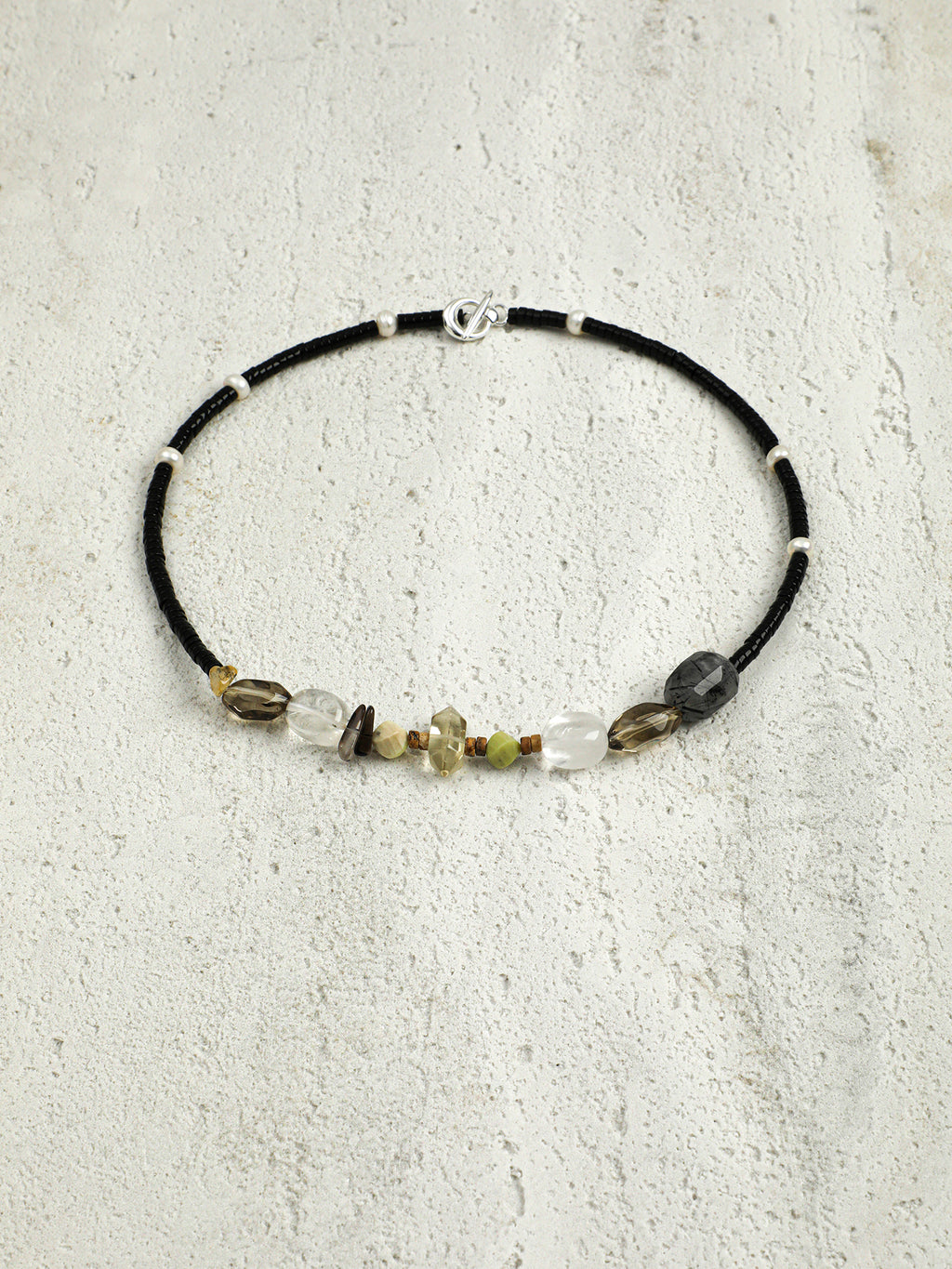 SENLORE Minimalist Black Crystal Necklace – Lifestyle Shot