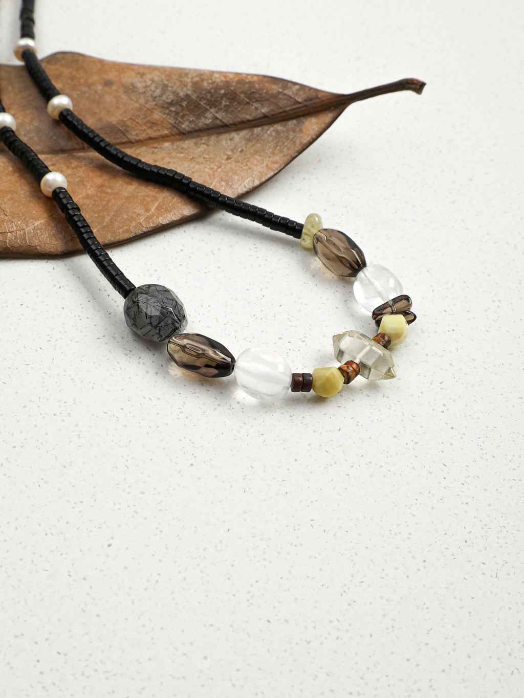 SENLORE Minimalist Black Crystal Necklace – Lifestyle Shot