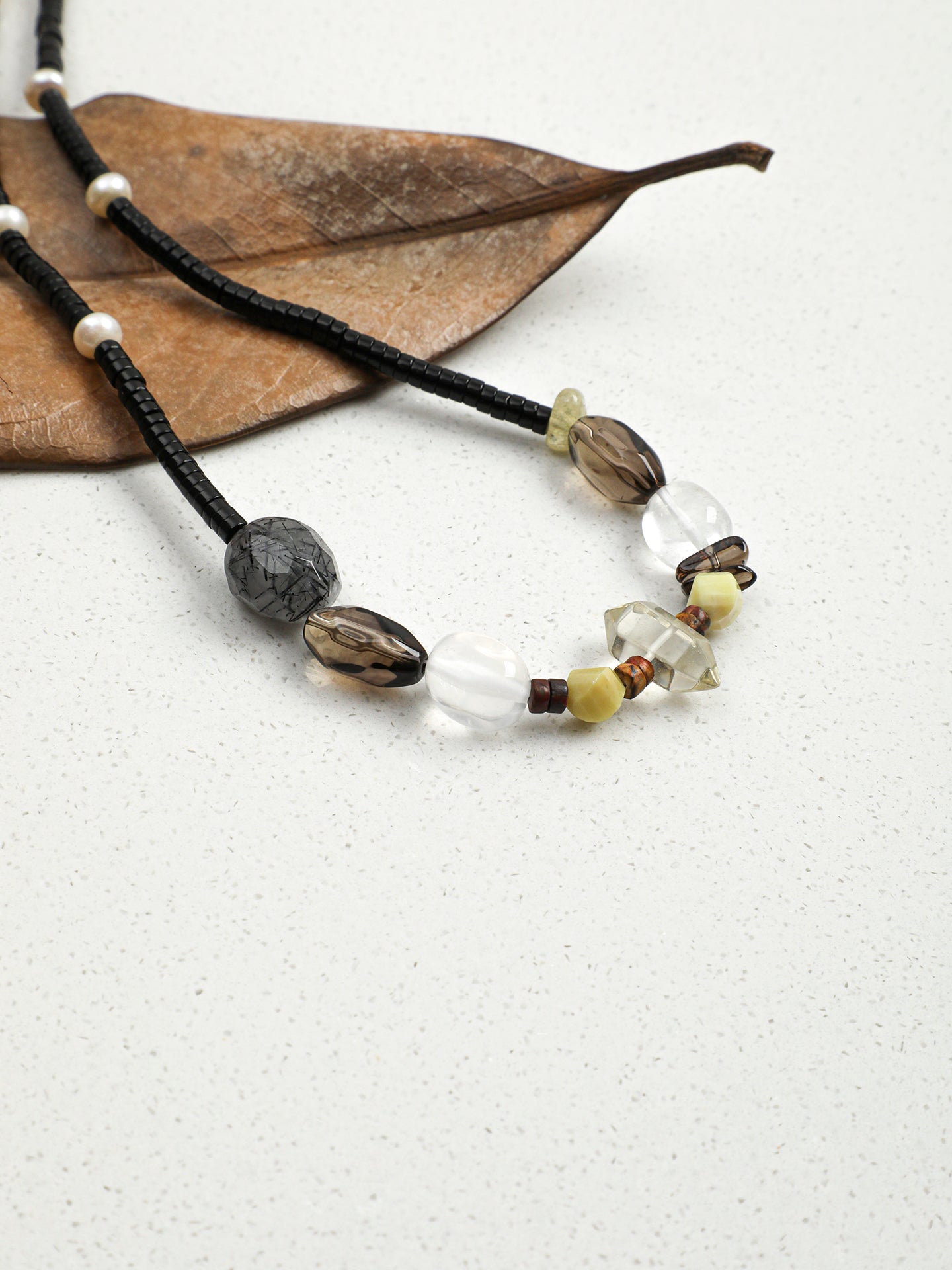 SENLORE Minimalist Black Crystal Necklace – Lifestyle Shot