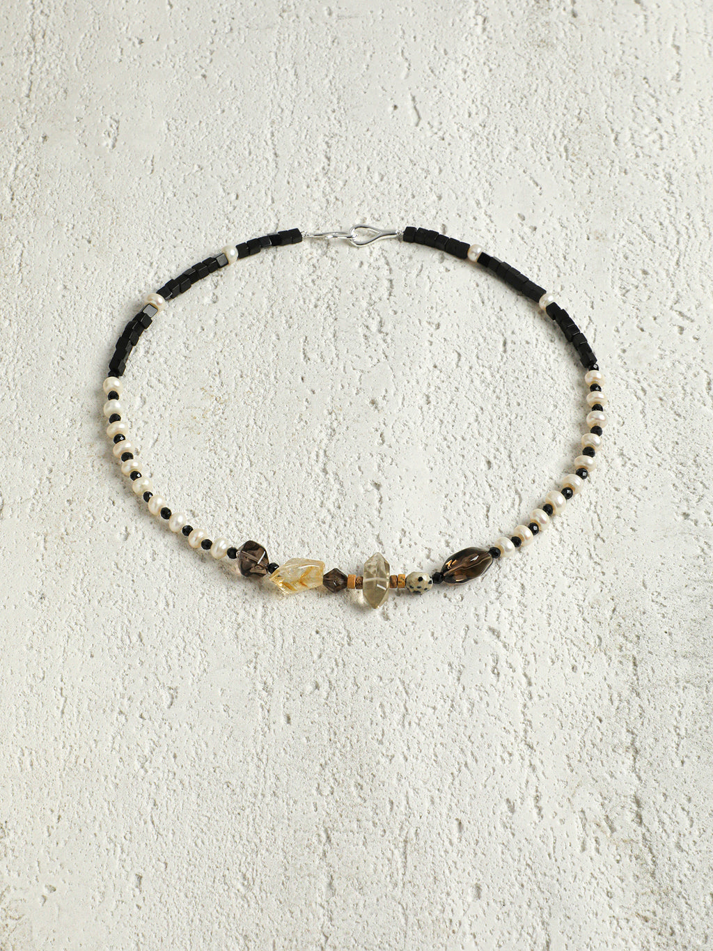 SENLORE Black Agate Baroque Pearl Necklace – Lifestyle Shot