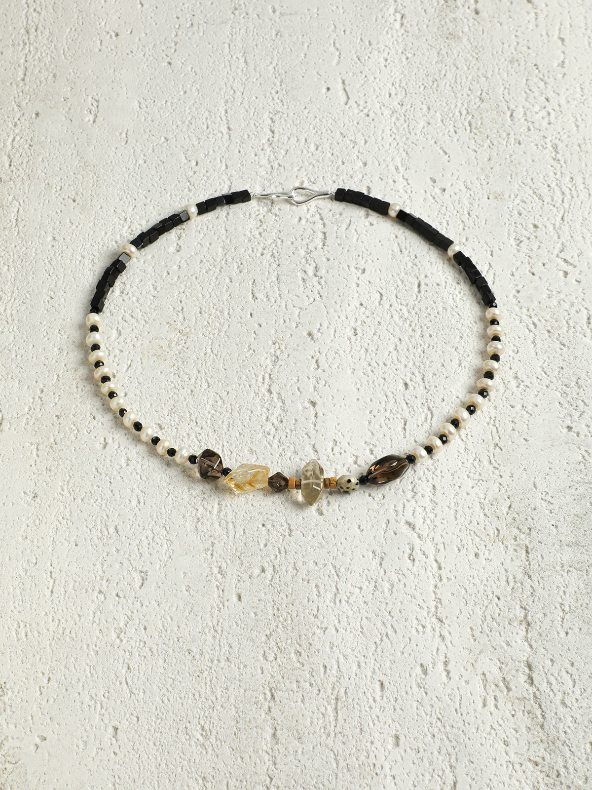 SENLORE Black Agate Baroque Pearl Necklace – Lifestyle Shot