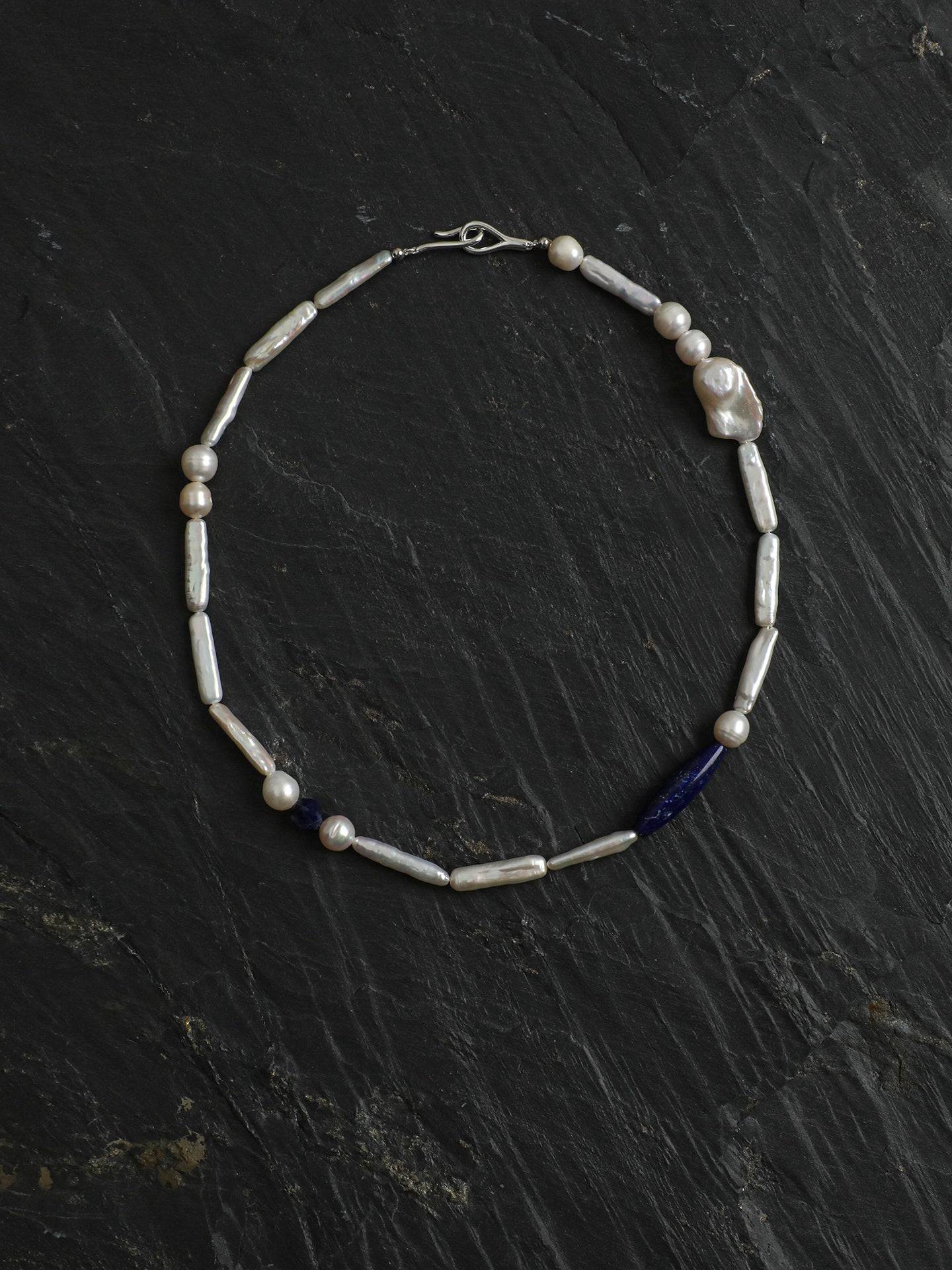 SENLORE Lapis Silver Bar Pearl Necklace – Detail Close-up