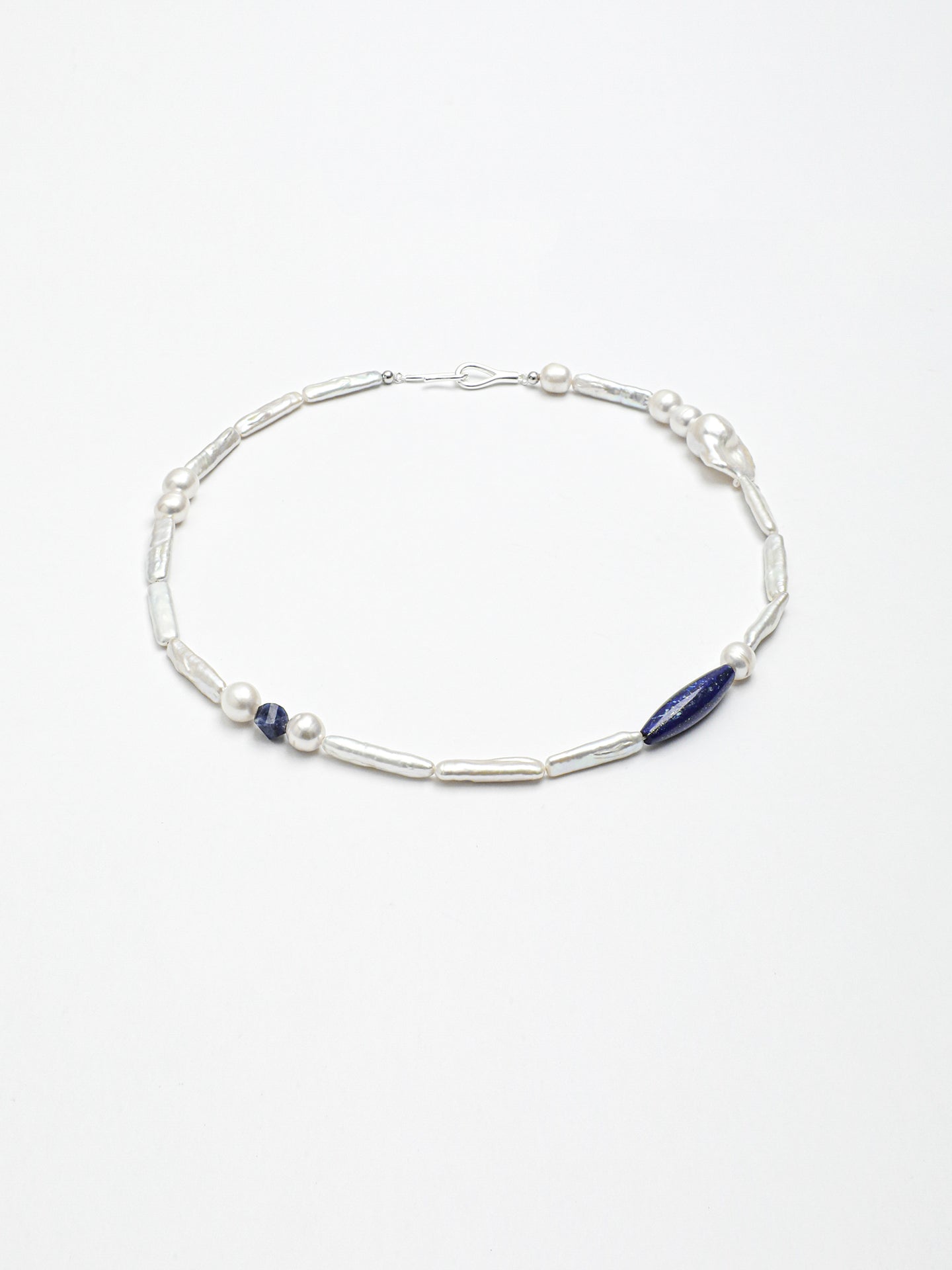 SENLORE Lapis Silver Bar Pearl Necklace – Lifestyle Shot