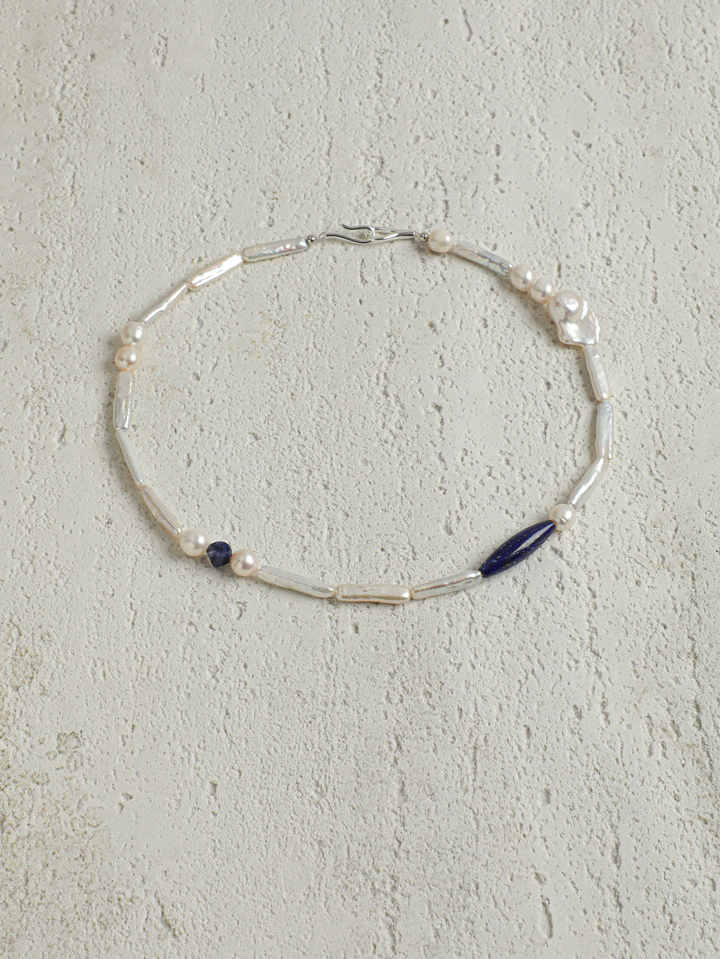 SENLORE Lapis Silver Bar Pearl Necklace – Lifestyle Shot