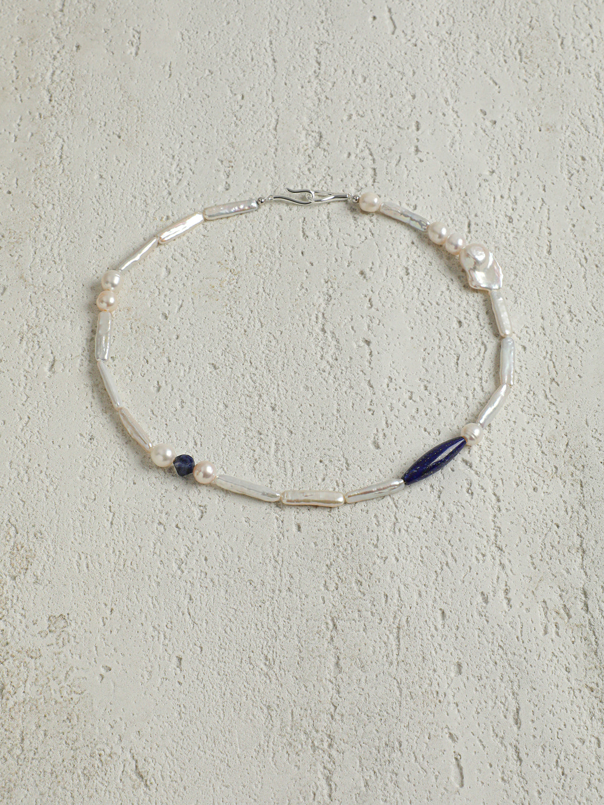 SENLORE Lapis Silver Bar Pearl Necklace – Lifestyle Shot