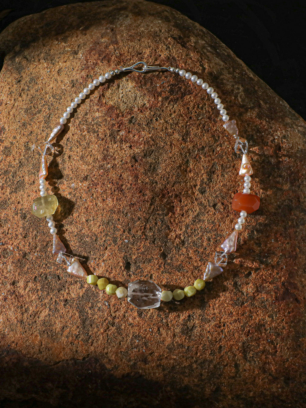SENLORE Avocado Crystal Pearl Necklace – Side View
