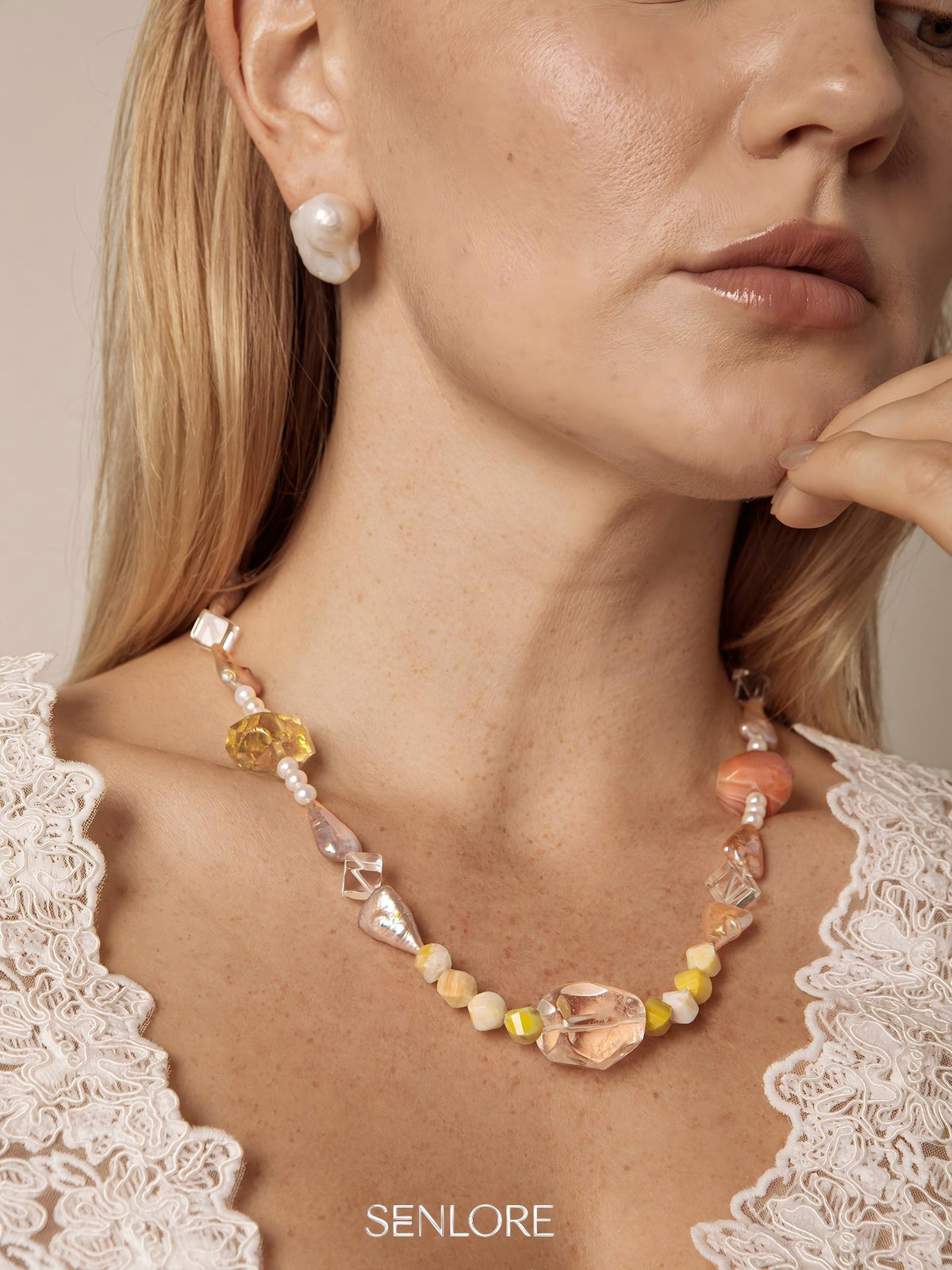 SENLORE Avocado Crystal Pearl Necklace – Lifestyle Shot