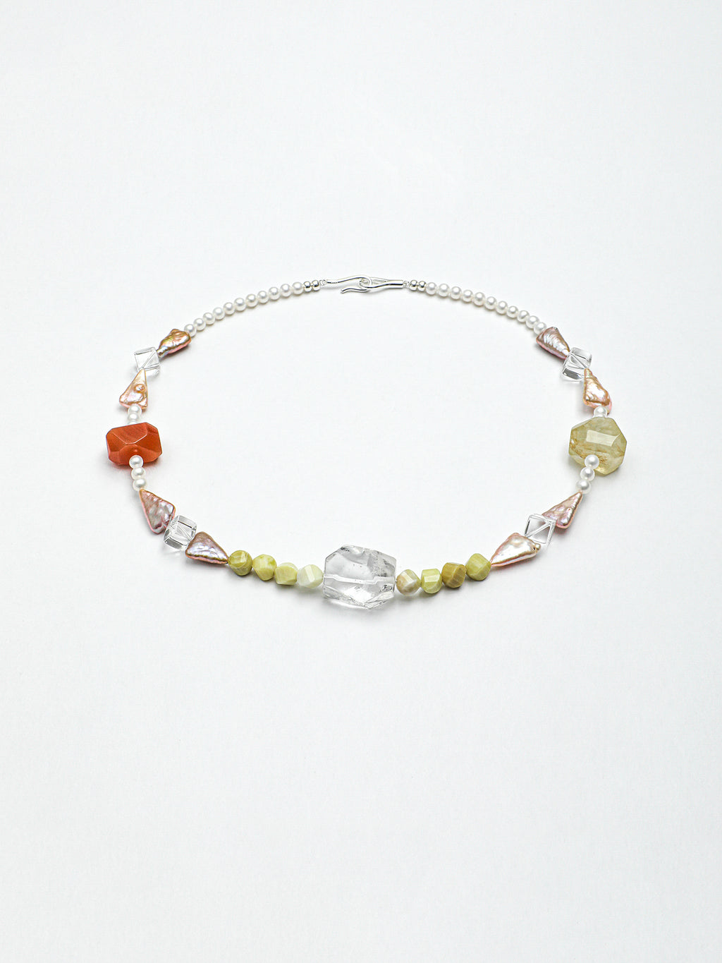 SENLORE Avocado Crystal Pearl Necklace – Lifestyle Shot