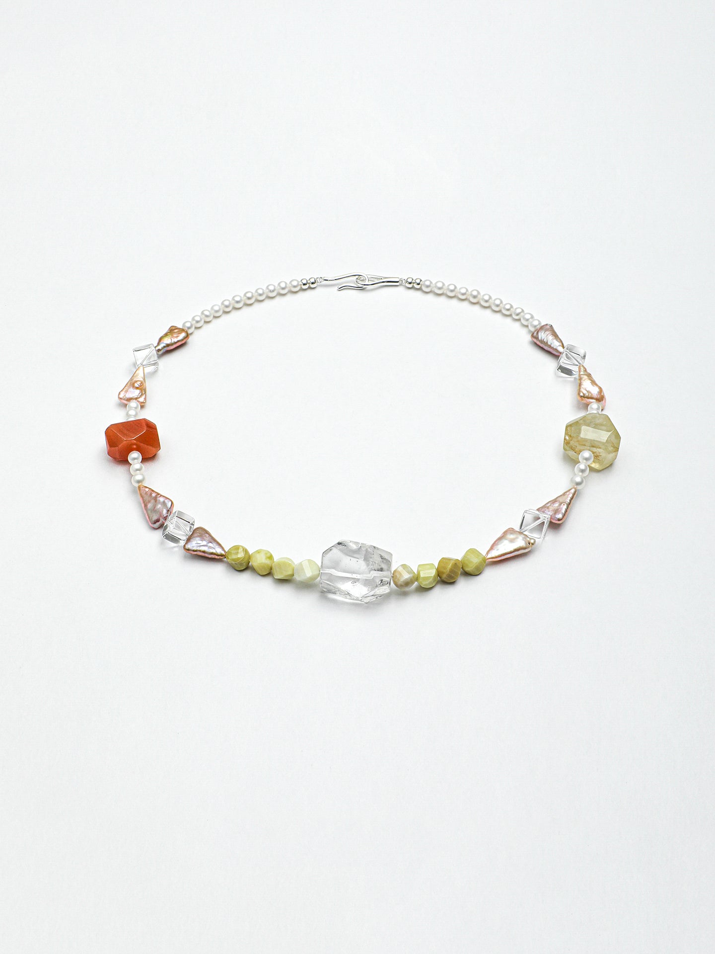 SENLORE Avocado Crystal Pearl Necklace – Lifestyle Shot