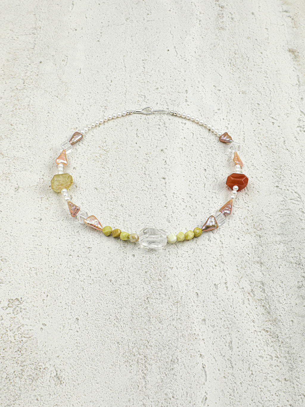 SENLORE Avocado Crystal Pearl Necklace – Lifestyle Shot