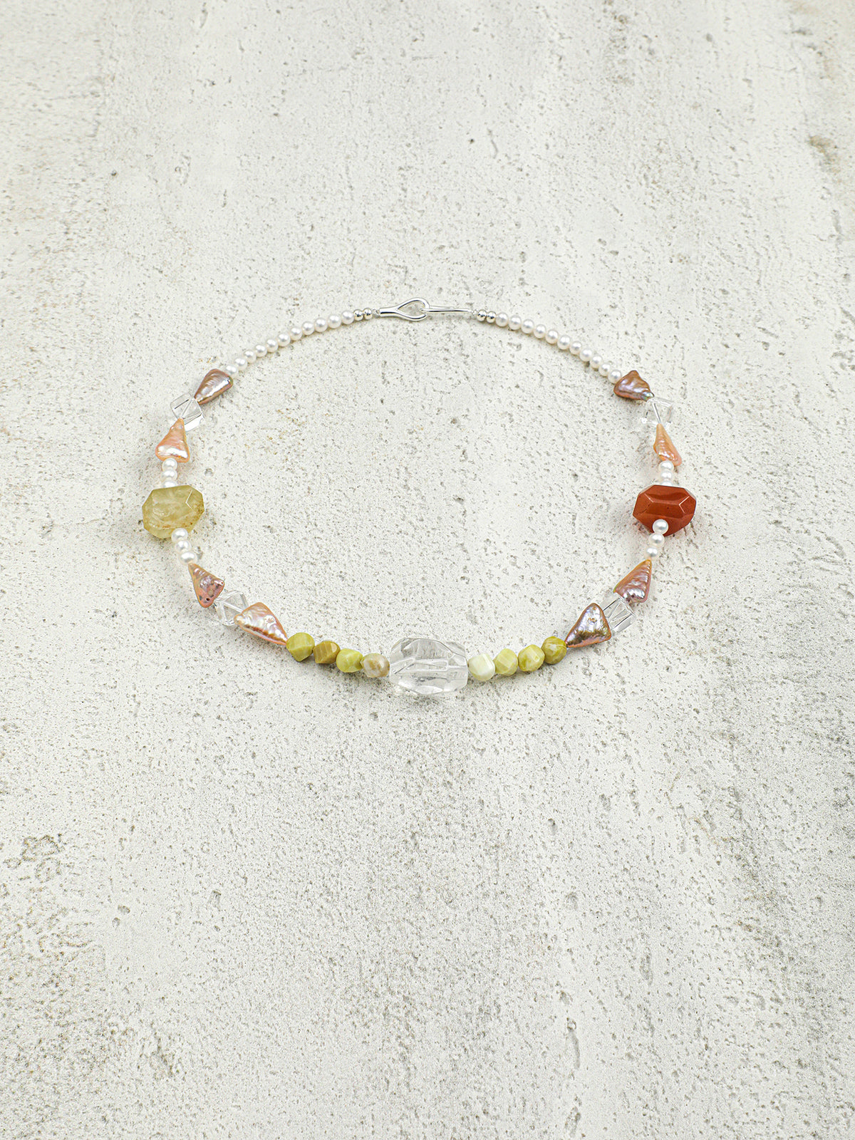 SENLORE Avocado Crystal Pearl Necklace – Lifestyle Shot
