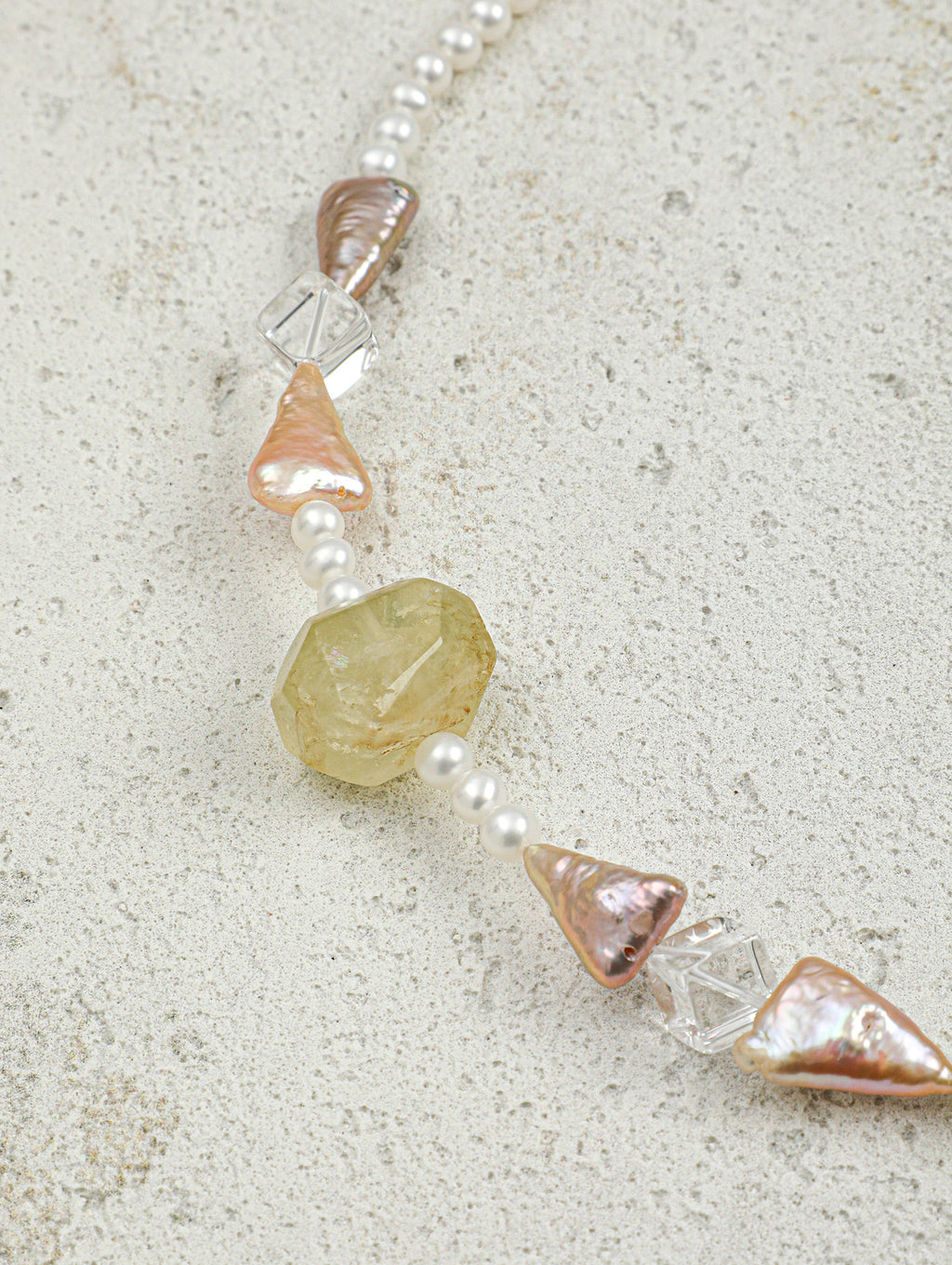 SENLORE Avocado Crystal Pearl Necklace – Lifestyle Shot